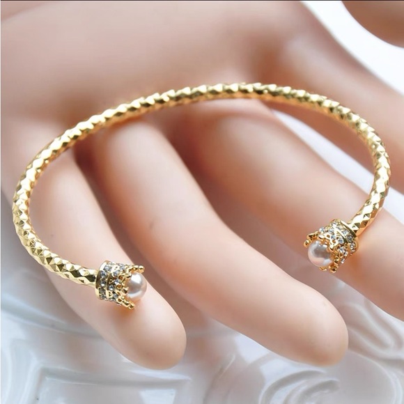 Juicy Couture Gold Tone Faux Pearl Open Bangle NWT - Picture 4 of 5